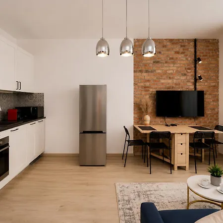Quiet • 1br • Old Town • A/c & Elevator Апартаменты