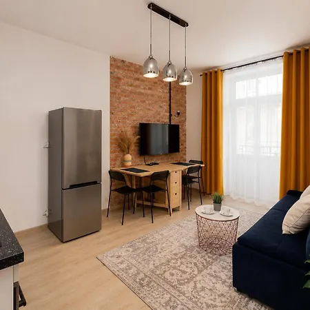 Quiet • 1br • Old Town • A/c & Elevator Апартаменты